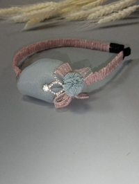 Ободок О-117 14х14х4,5см с лепестками голубой светлый