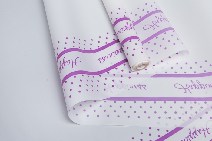 Пленка матовая Счастливый горошек 70см х 10м белый/сиреневый темный