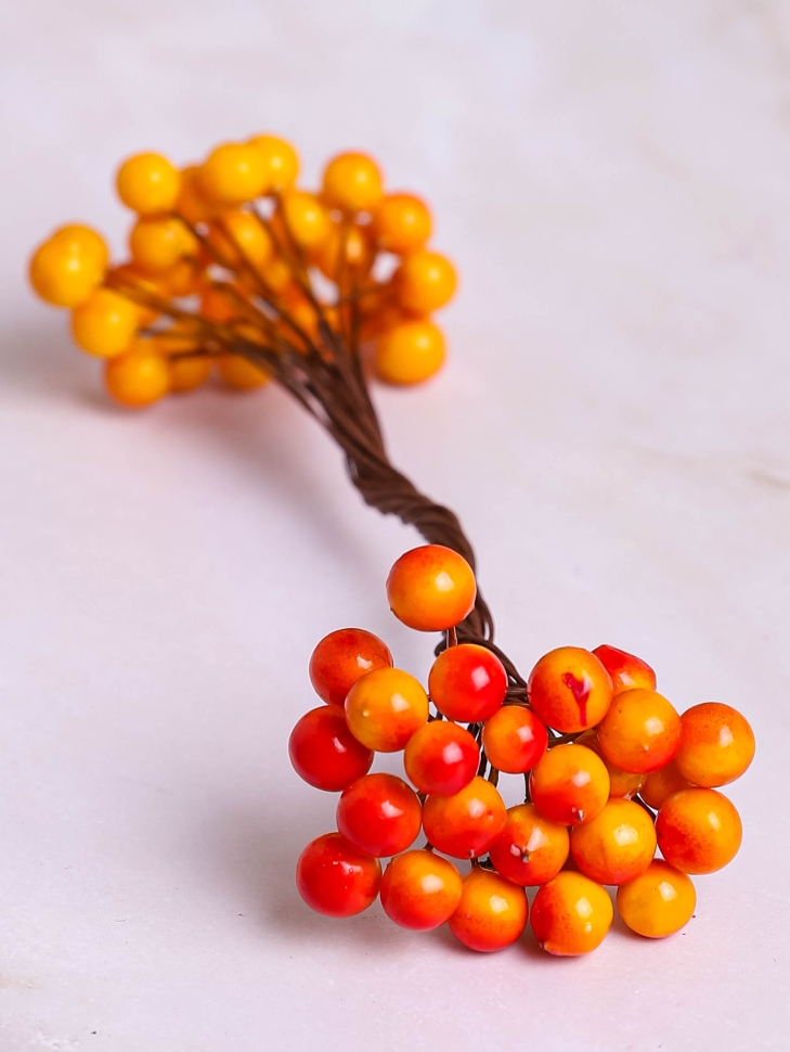 Ягоды на проволоке d1,5х7см 50шт оранжевый Ягоды на проволоке d1,5х7см 50шт оранжевый