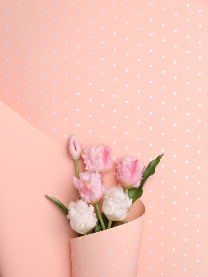 Пленка матовая 60мкм 58см х 10м горошек белый на кремовом