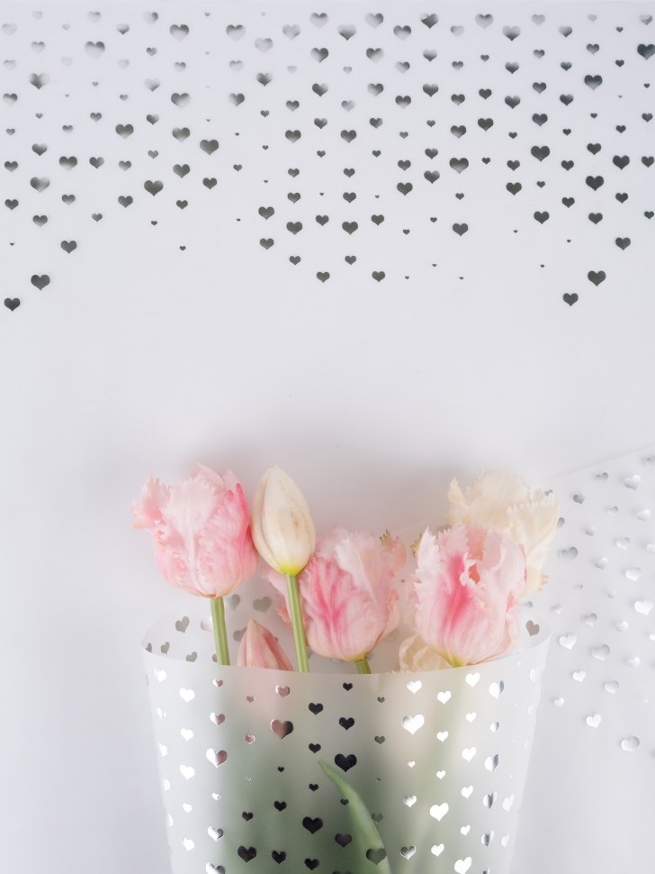 Пленка цветная 50 мкм 58см х 10м сердечки серебро