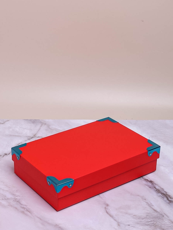 Коробка прямоугольник 31,5х21,5х9,5см с уголками красный