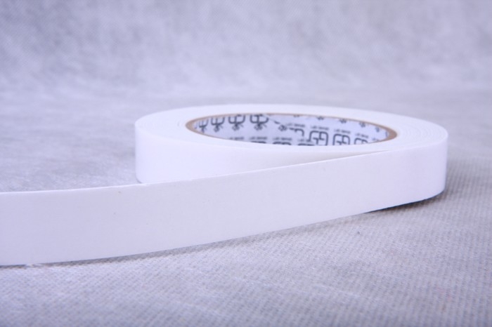 Лента клейкая двухсторонняя объёмная 2,0 х 5м Лента клейкая двухсторонняя объёмная 2,0 х 5м