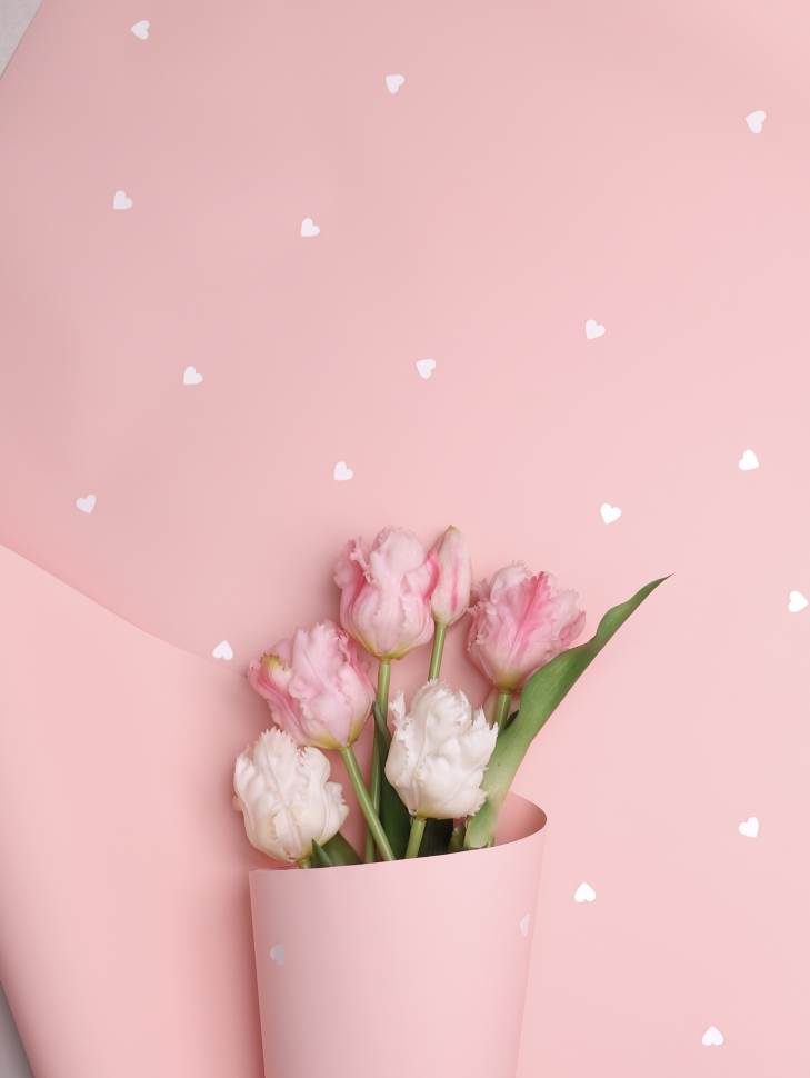 Пленка матовая 60мкм 58см х 10м сердца белые на розовом