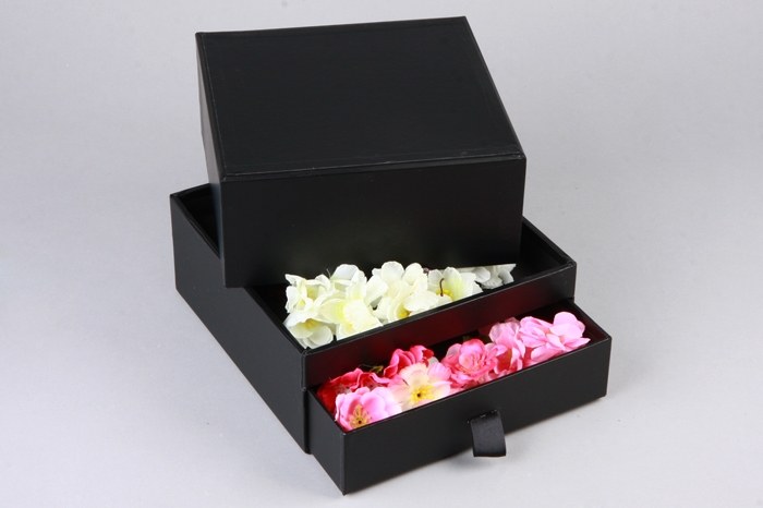 Коробка для цветов и конфет (двойное дно) Квадрат 20х20х13,7см с переноской, черная