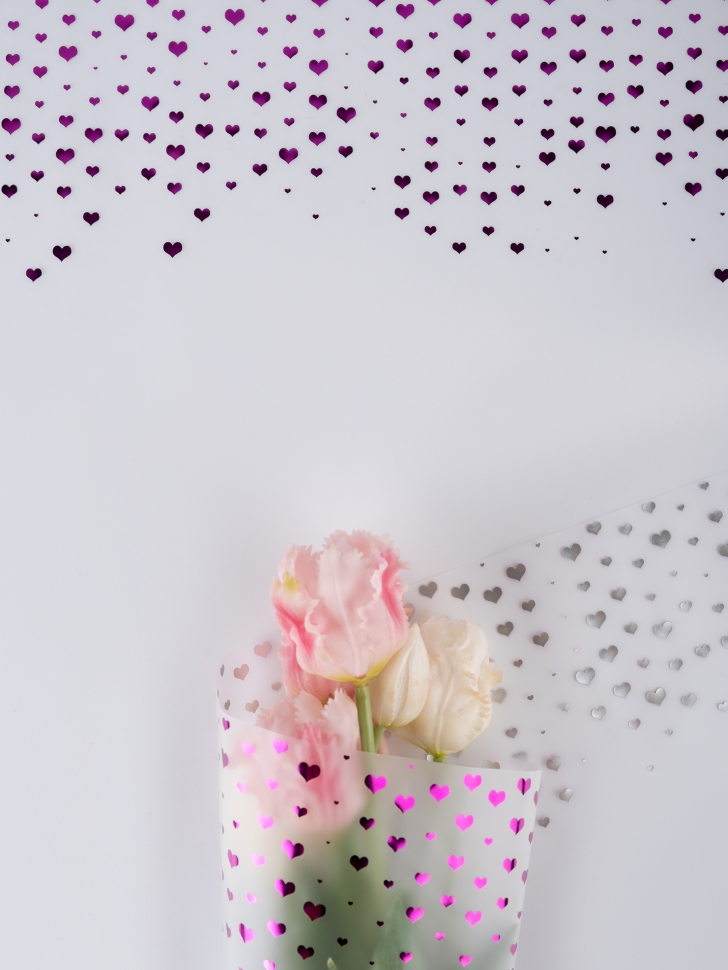 Пленка цветная 50 мкм 58см х 10м сердечки сиреневый