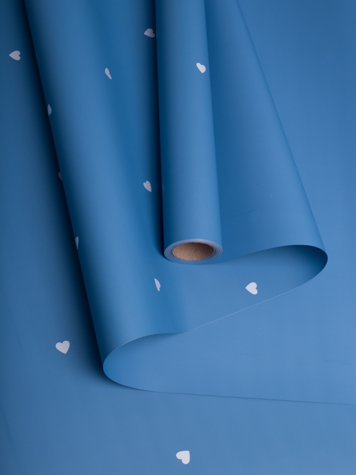 Пленка матовая 60мкм 58см х 10м сердца белые на синем