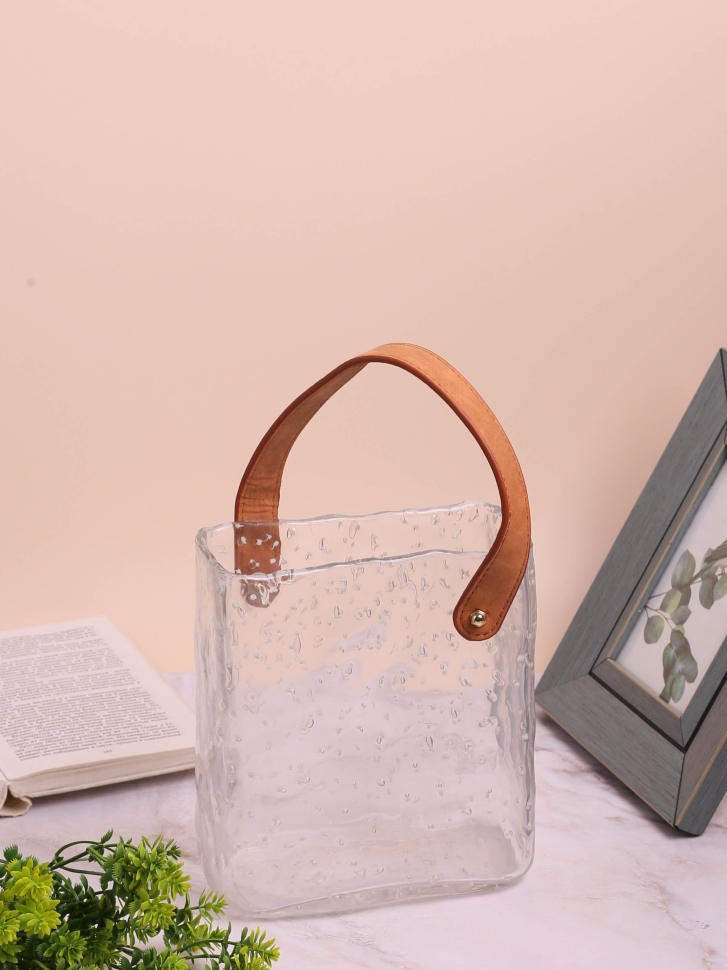 Ваза стекло h19х17х8см К трапеция с кожаной ручкой