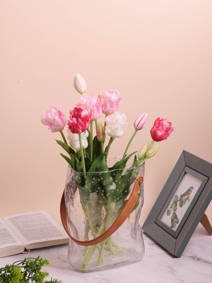 Ваза стекло h25х18,5х9см К трапеция с кожаной ручкой Ваза стекло h25х18,5х9см К трапеция с кожаной ручкой