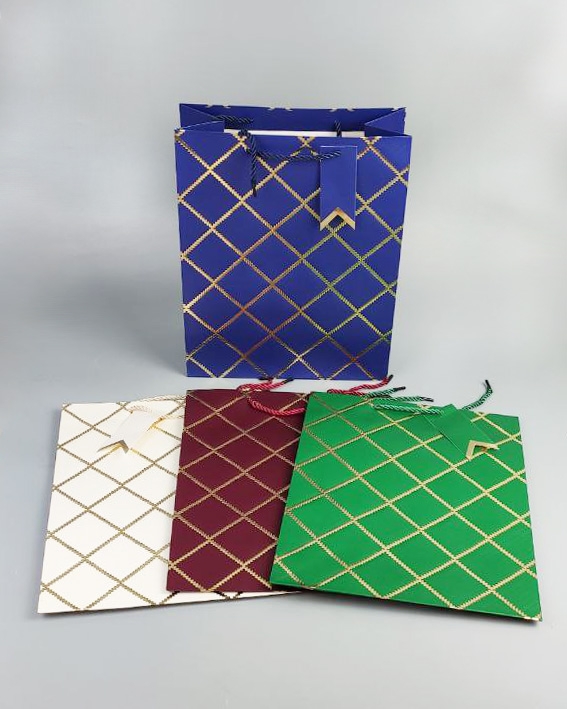 Сумочка подарочная 26х33,5х12см тиснение микс Сумочка подарочная 26х33,5х12см тиснение микс