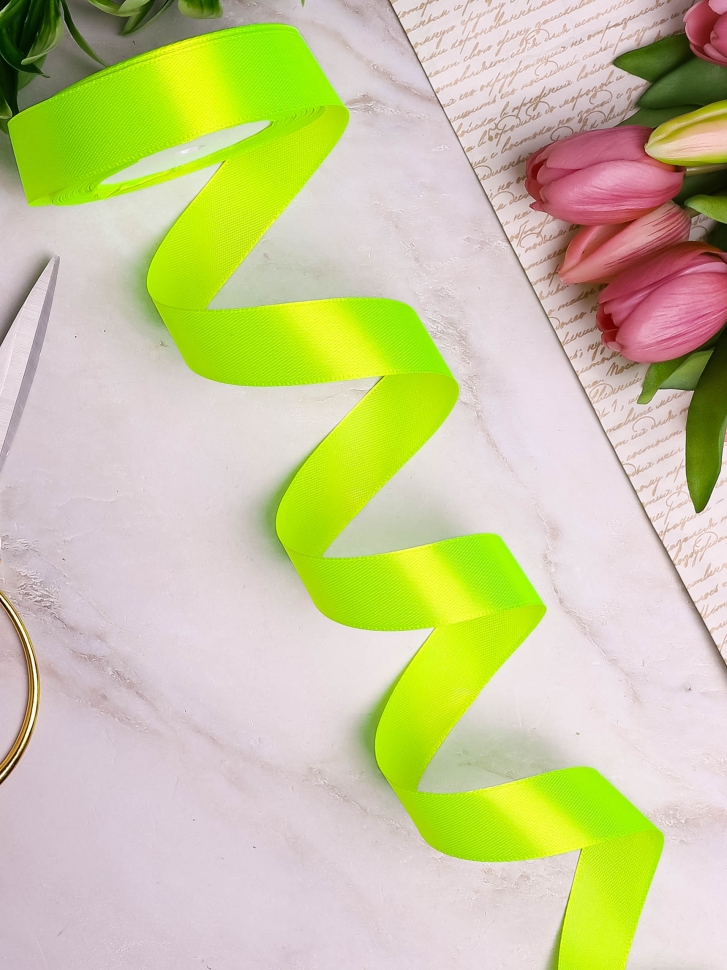 Лента атласная 24мм х 25ярд салатовый неон Лента атласная 24мм х 25ярд салатовый неон