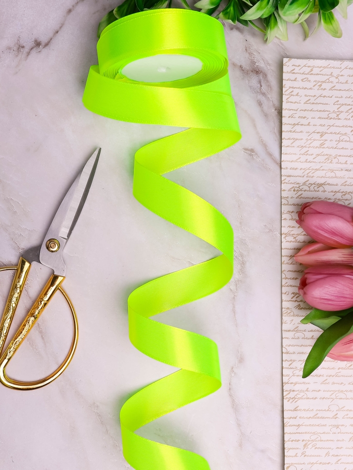 Лента атласная 24мм х 25ярд салатовый неон Лента атласная 24мм х 25ярд салатовый неон