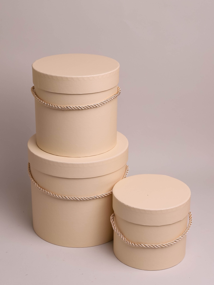Коробка цилиндр набор из  3шт d18хh17 - d13-h12см со шнурком пудровый
