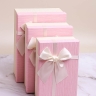 Коробка прямоугольник набор из 3шт 23х16х9,8см крышка розовая, бант белый Коробка прямоугольник набор из 3шт 23х16х9,8см крышка розовая, бант белый