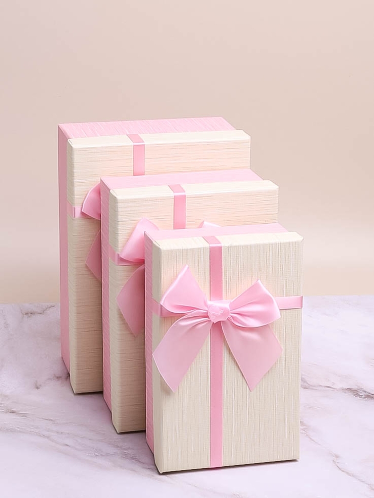 Коробка прямоугольник набор из 3шт 23х16х9,8см крышка белая, бант розовый Коробка прямоугольник набор из 3шт 23х16х9,8см крышка белая, бант розовый