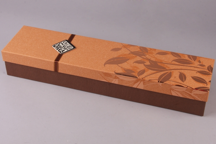 Коробка прямоугольник 45х8,5х4,5см золотая принт листья