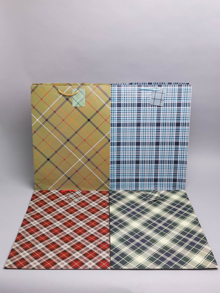 Сумочка подарочная матовая (32х45х11см) клетка