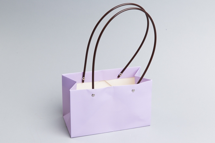 Сумочка пластик для цветов 22х13,5х10,5см сиреневый Сумочка пластик для цветов 22х13,5х10,5см сиреневый