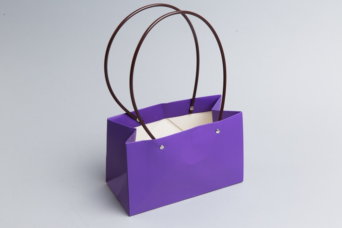 Сумочка пластик для цветов 22х13,5х10,5см фиолетовый Сумочка пластик для цветов 22х13,5х10,5см фиолетовый