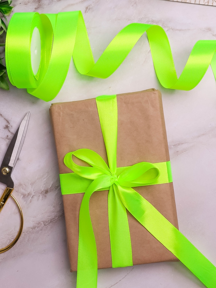 Лента атласная 24мм х 25ярд салатовый светлый Лента атласная 24мм х 25ярд салатовый светлый