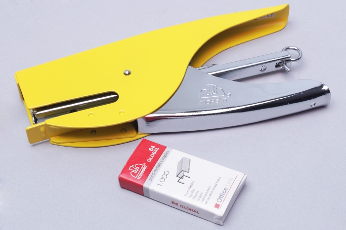 Степлер-плаер N6 Maestri.Europlier + скобы 1000шт. (15.9х6.8х1.9см) желтый 