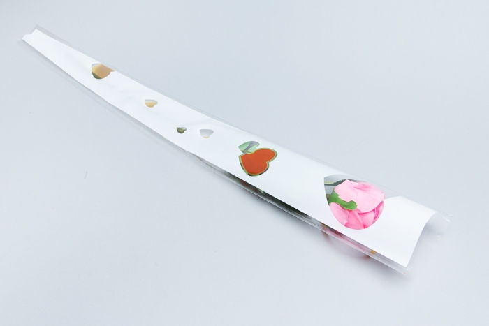 Пакет цветочный Конус 15/80 на 1 розу Сердца цветной рисунок бел/зол/красный 50 шт