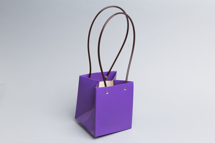 Сумочка пластик для цветов 13х15х12,5см фиолетовый