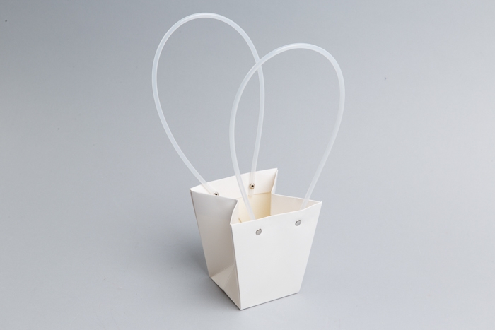 Сумочка пластик для цветов 12х8х12,5см белый