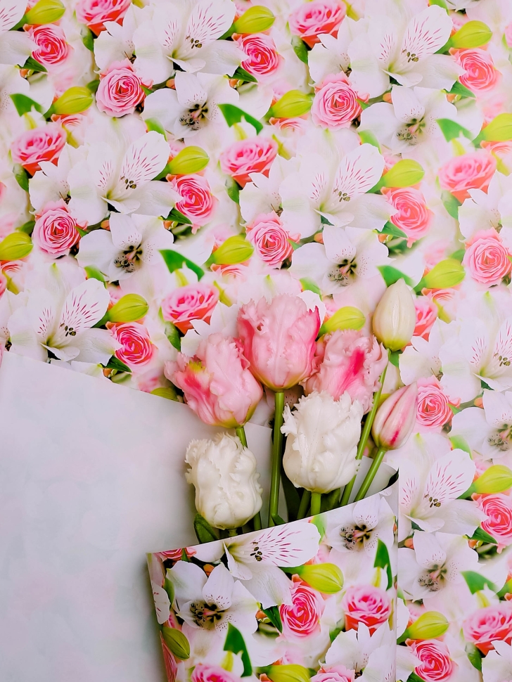 Бумага глянцевая 70х100см, 10лист. цветы