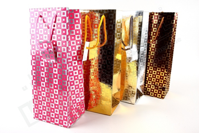 Сумочка подарочная Люкс под бутылку 14х36.5х11.5см квадраты