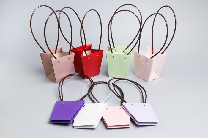 Сумочка пластик для цветов 12х8х12,5см бежевый