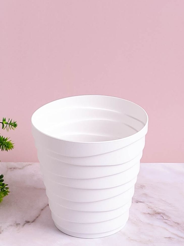 Кашпо из пластика "Бархан" 1,4л. h14.3см,d14,5 белый Кашпо из пластика "Бархан" 1,4л. h14.3см,d14,5 белый