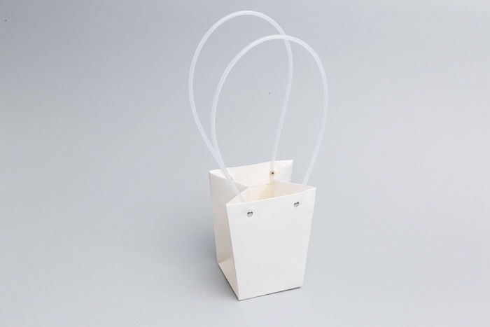 Сумочка пластик для цветов 13х9.5х15.5см белый