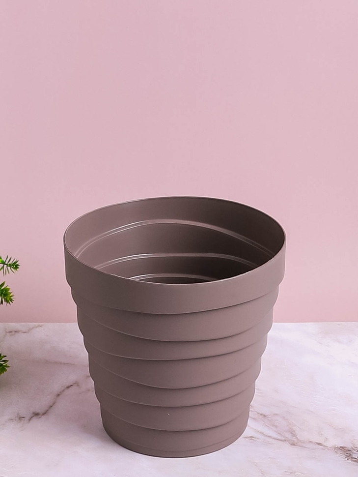 Кашпо из пластика "Бархан" 1,4л. h14.3см,d14,5 мокачино