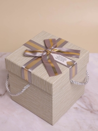 Коробка квадрат 13х13х13см Золотая полоса бежевый