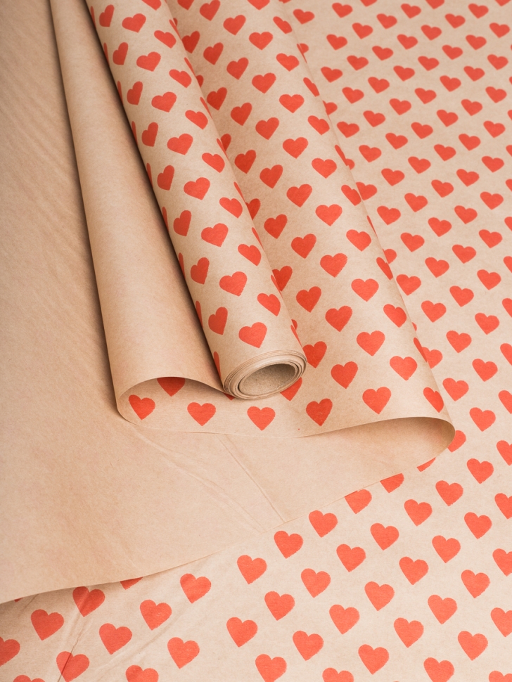 Бумага крафт 70г/м2, 70см x 10м, Сердца 15 красный