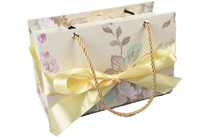 Коробка - сумка Цветы набор из  3шт. W35 H25,5, дно16.5см кремовая