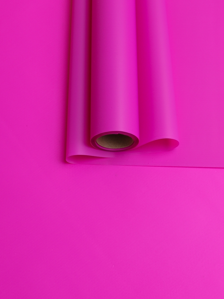 Пленка матовая 60см х 10м  на втулке фуксия