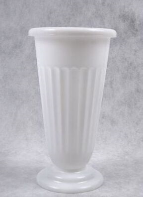 Ваза Москва большая рифленая D23 H45 белая
