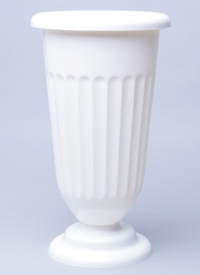 Ваза малая рифленая с отворотом D18 H32 белая
