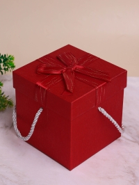 Коробка квадрат 13х13х13см Звездные лучи красный