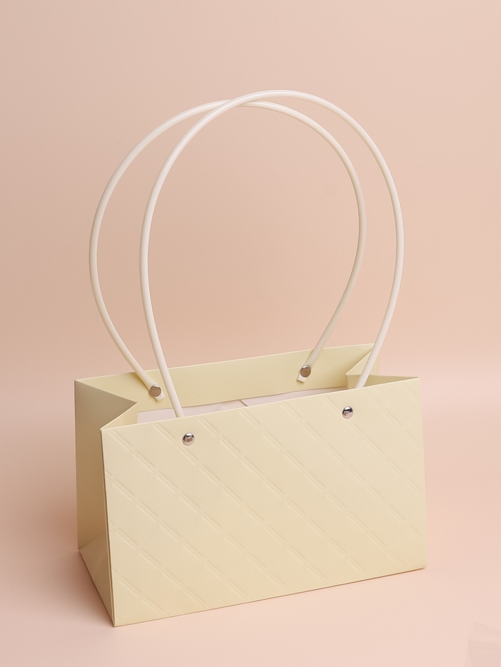 Сумочка для цветов 22х13,5х10,5см 3D М11 желтый светлый Сумочка для цветов 22х13,5х10,5см 3D М11 желтый светлый