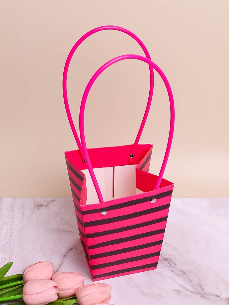 Сумочка для цветов 13х 9,5х15,5см К полосы на малиновом Сумочка для цветов 13х 9,5х15,5см К полосы на малиновом