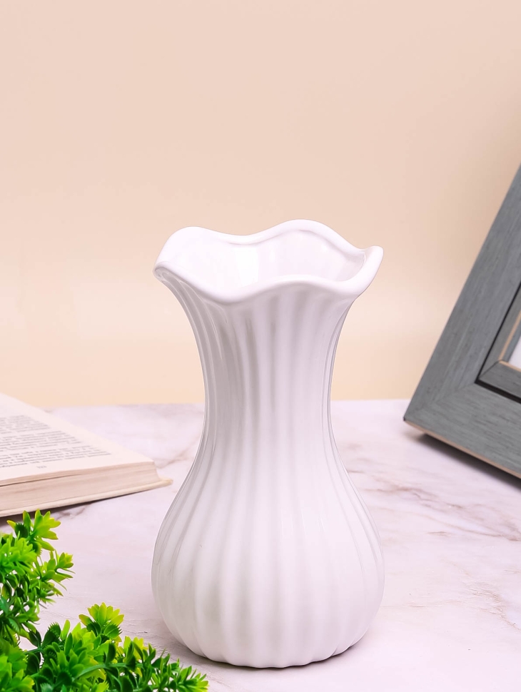 Ваза керамика 10,5х18см LZL-56 белый Ваза керамика 10,5х18см LZL-56 белый