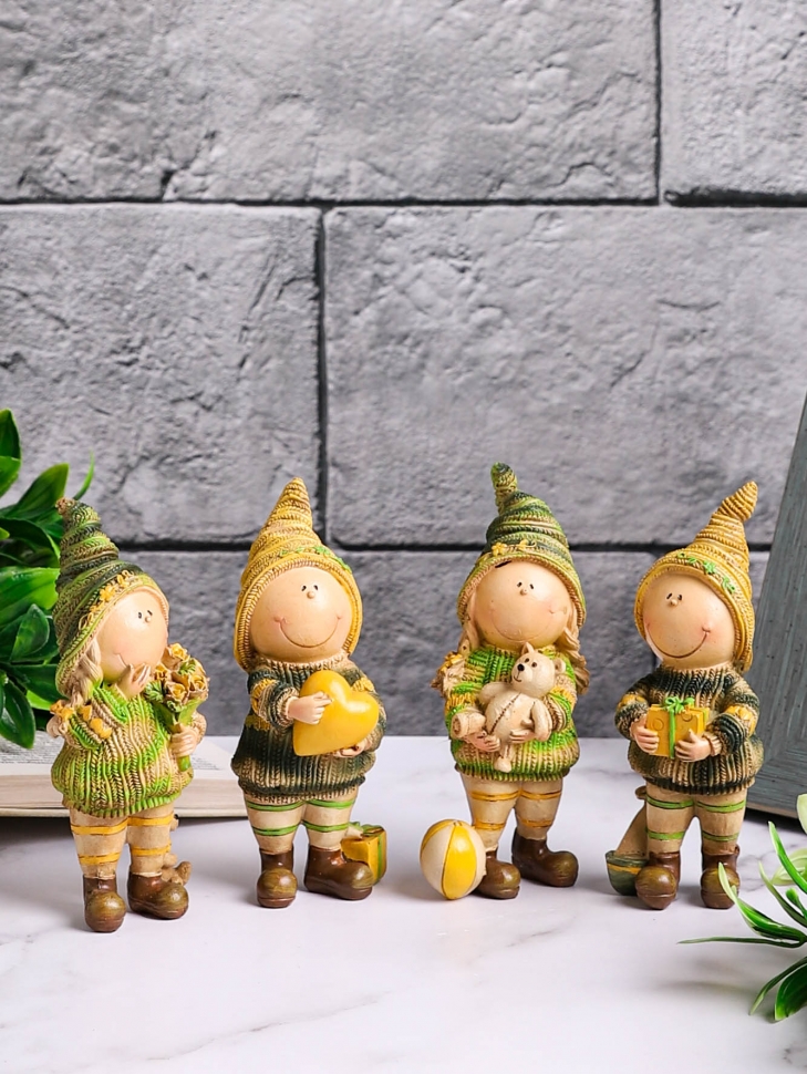 Фигурка Дети с подарками 6х5,5х14см Фигурка Дети с подарками 6х5,5х14см