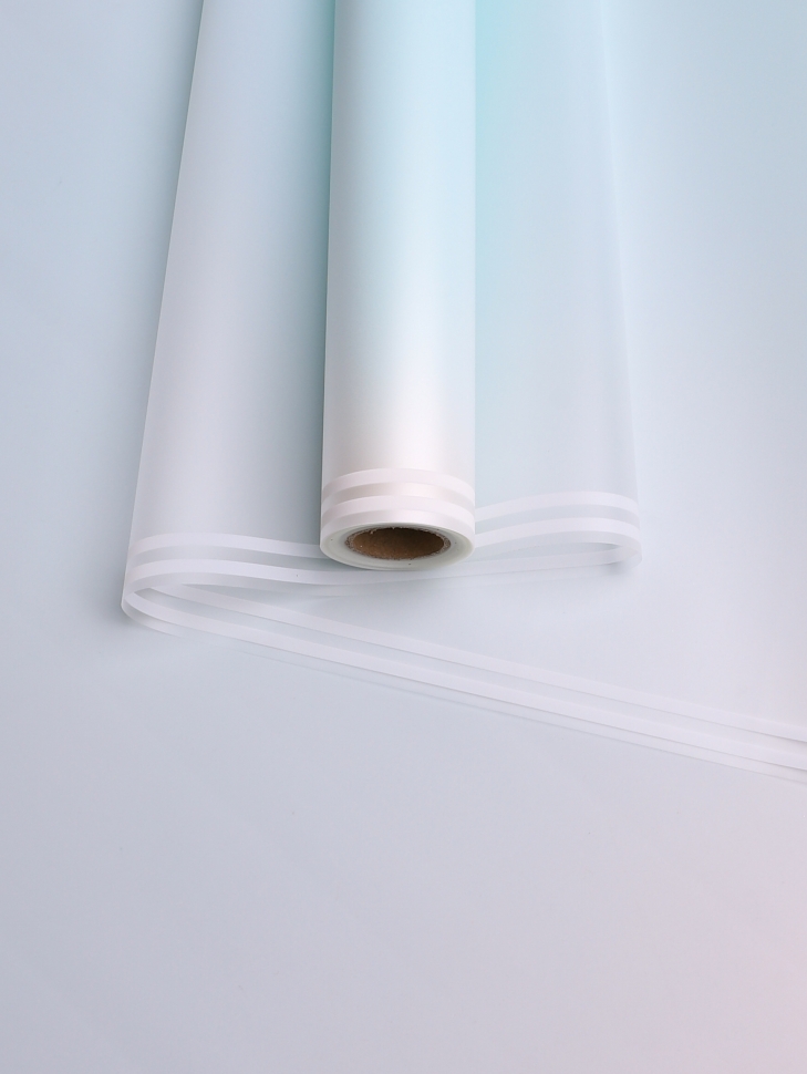 Пленка матовая 50мкм 58см х 10м прозрачный кант голубой Пленка матовая 50мкм 58см х 10м прозрачный кант голубой