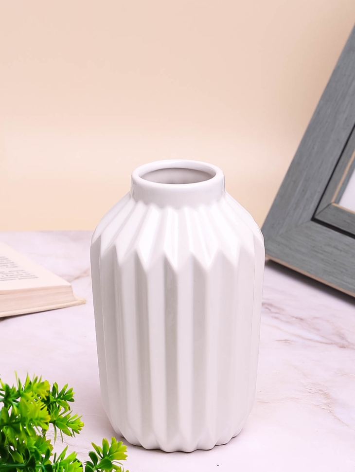 Ваза керамика 9,5х15см LZL-75 белый Ваза керамика 9,5х15см LZL-75 белый