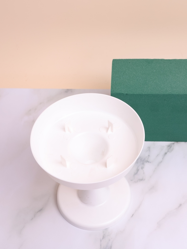 Поддон чаша на ножке 13х14см белая Поддон чаша на ножке 13х14см белая