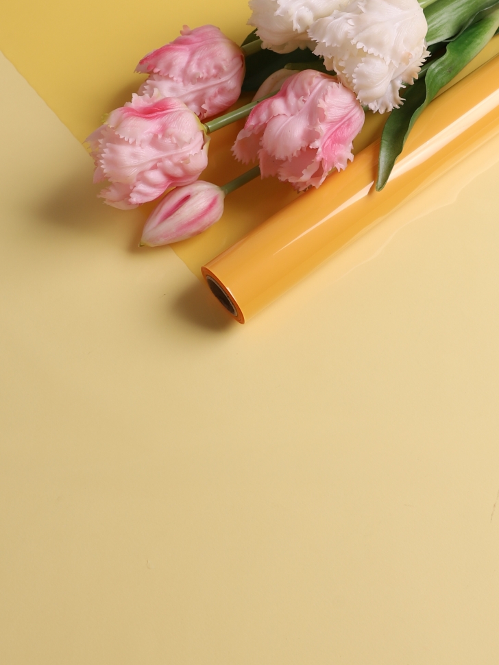 Пленка цветная 45 мкм 58см х 10м гласс желтый