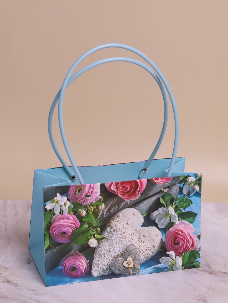 Сумочка пластик для цветов 22х10,5х13,5см 779 сердце с цветами